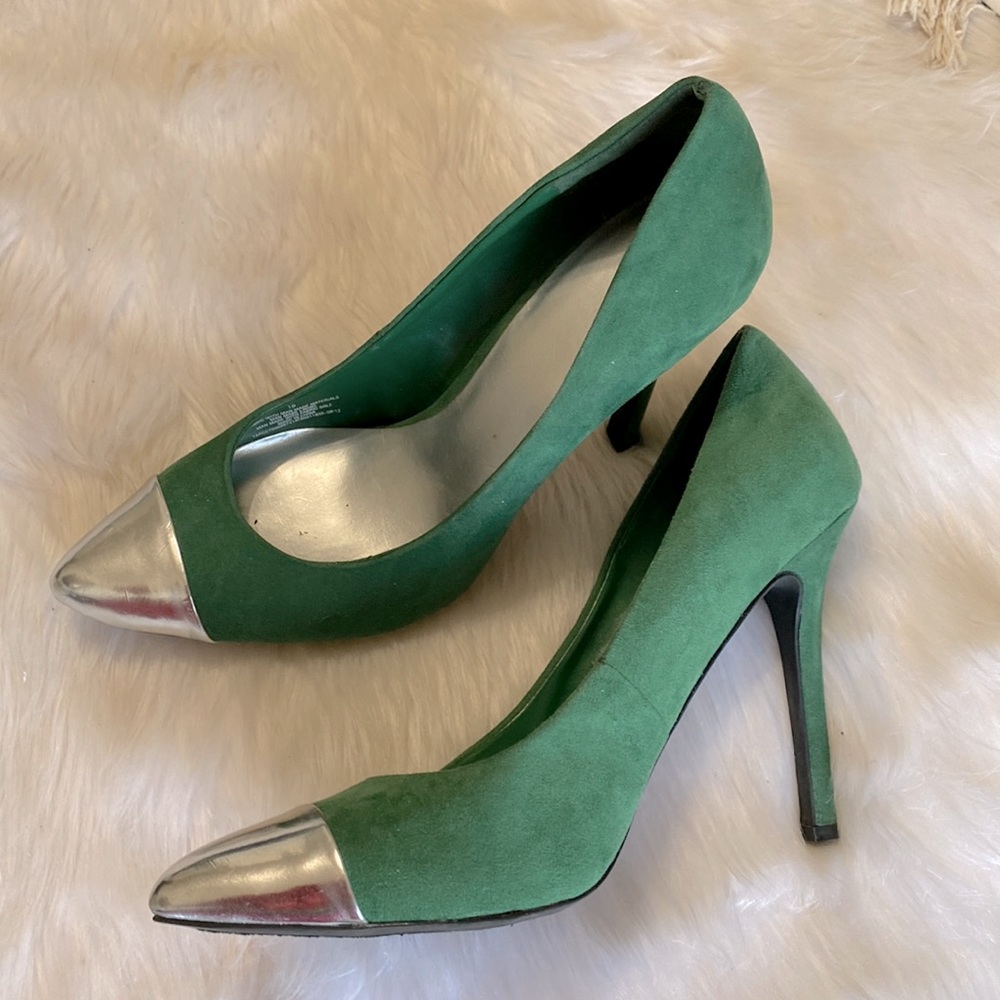 Target Green silver tip pointed toe heel